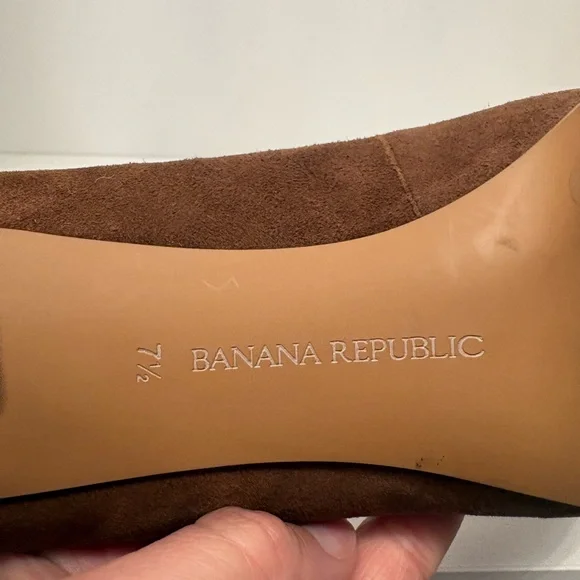Banana Republic Madison 12-Hour Pump in brown suede - Picture 6 of 7